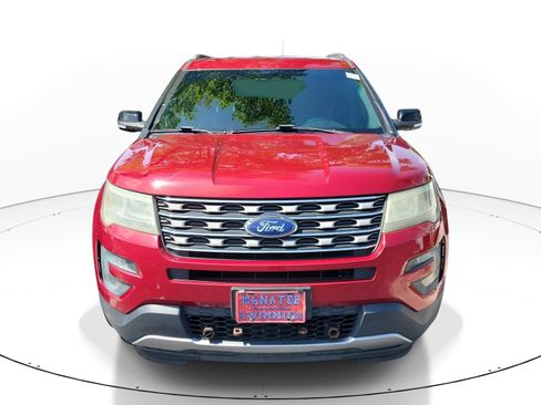Used 2016 Ford Explorer XLT FWD image 2