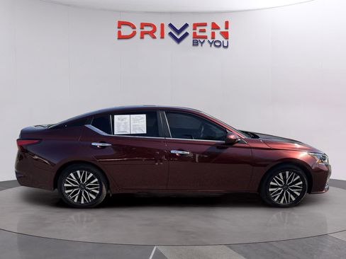 Used 2023 Nissan Altima 2.5 SV FWD image 6