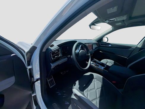 New 2026 Volkswagen Atlas Peak Edition AWD/4WD image 9