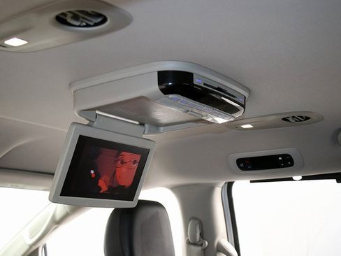 Used 2017 Chrysler Pacifica Touring-L image 14