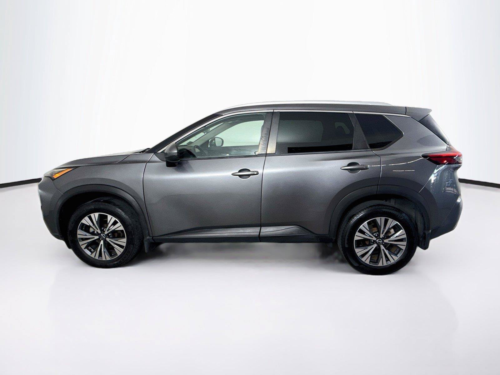 Used 2022 Nissan Rogue SV w/ SV Premium Package FWD image 2