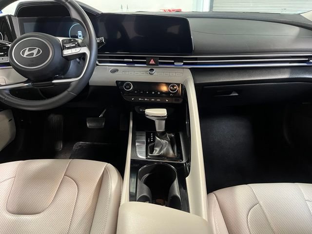 Used 2025 Hyundai Elantra Limited FWD image 21