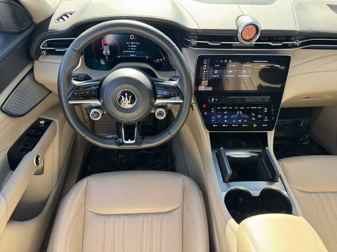 Used 2023 Maserati Grecale GT image 17