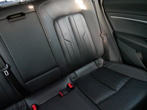 Used 2022 Audi e-tron Premium w/ Convenience Plus Package image 14