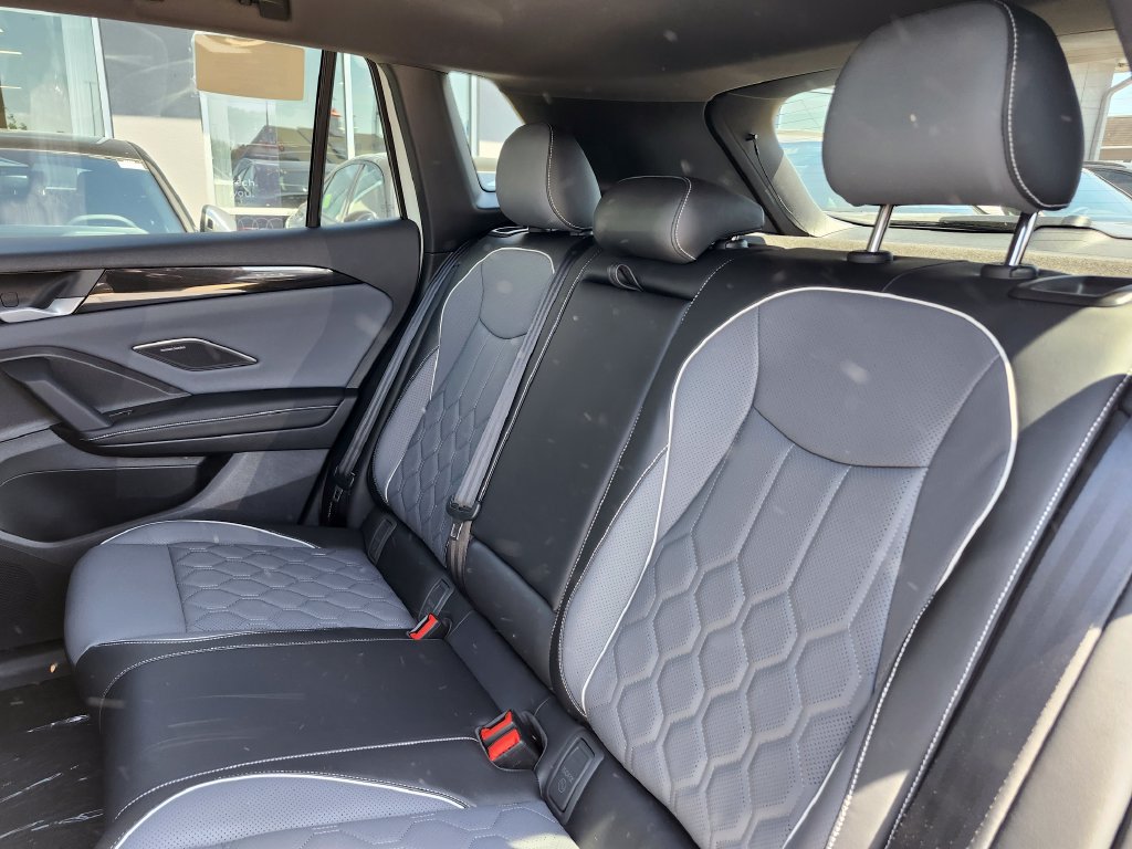 New 2026 Volkswagen Tiguan SEL R-Line AWD/4WD image 11