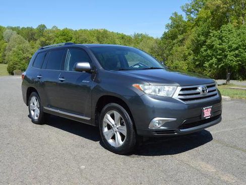 Used 2012 Toyota Highlander Limited w/ Tow Pkg AWD/4WD image 3