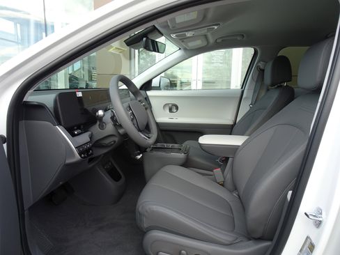 New 2026 Hyundai Ioniq 5 SEL image 9