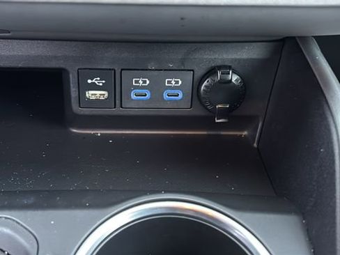 Used 2022 Toyota Highlander XLE image 21