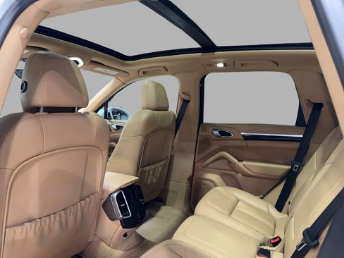 Used 2015 Porsche Cayenne S w/ Premium Package image 18