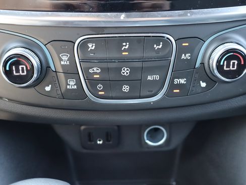 Used 2023 Chevrolet Traverse LT w/ LPO, Floor Liner Package AWD/4WD image 23