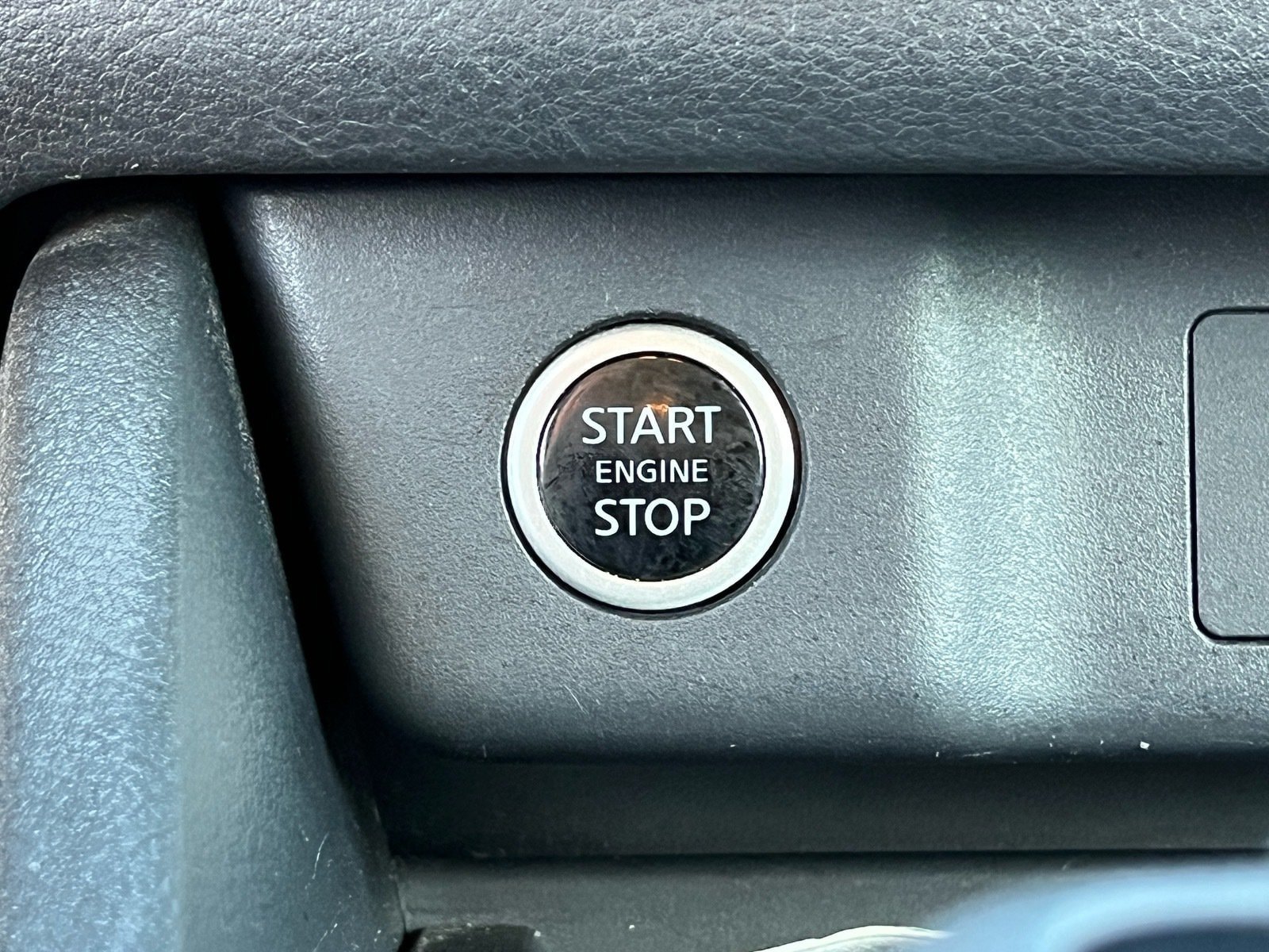 Used 2022 Nissan Rogue SV AWD/4WD image 22
