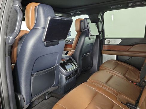 Used 2023 Lincoln Navigator L Reserve image 10