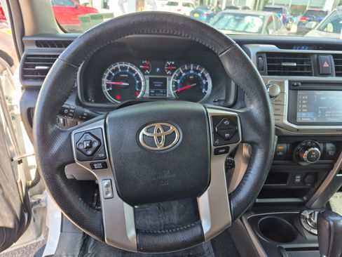 Used 2017 Toyota 4Runner SR5 AWD/4WD image 9