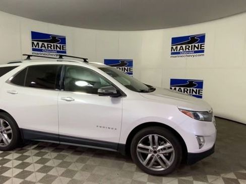 Used 2018 Chevrolet Equinox Premier image 3