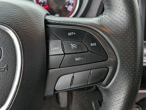 Used 2018 Dodge Challenger R/T image 17