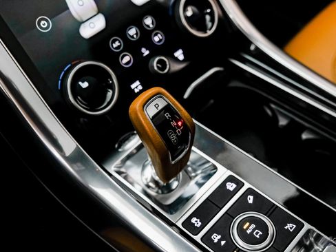 Used 2020 Land Rover Range Rover Sport SVR image 60