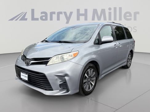 Used 2018 Toyota Sienna LE AWD/4WD image 1