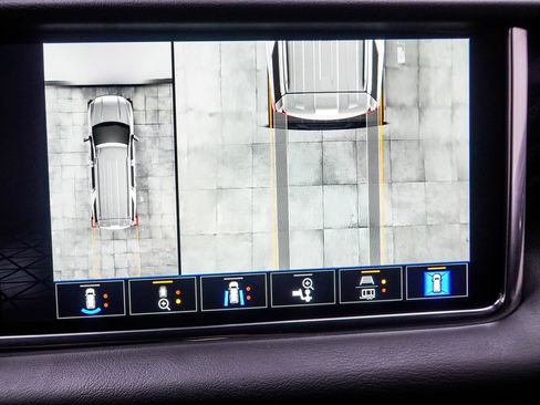 Used 2023 GMC Yukon Denali RWD image 31
