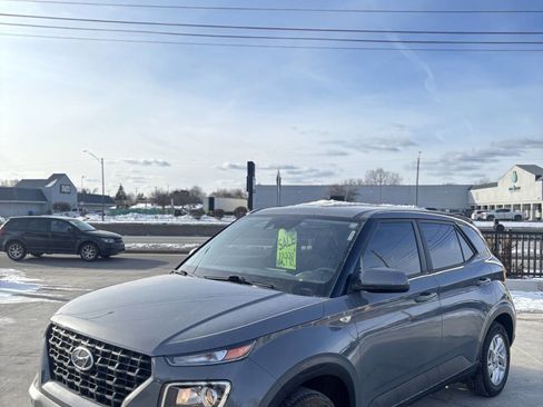 Used 2022 Hyundai Venue SE image 7