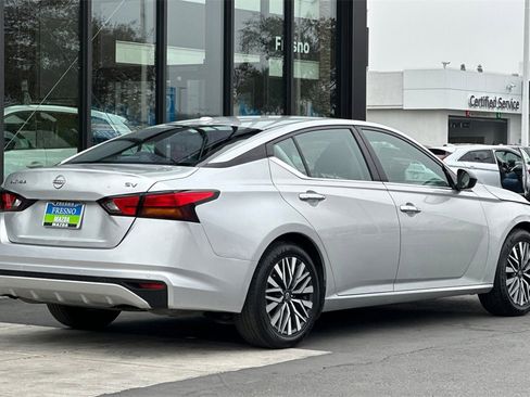 Used 2024 Nissan Altima 2.5 SV image 6