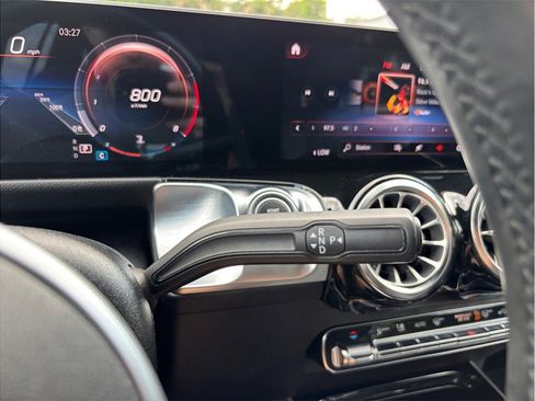 Used 2020 Mercedes-Benz GLB 250 4MATIC w/ Premium Package image 33