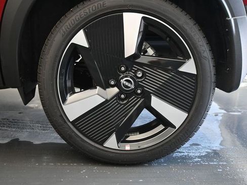 Used 2025 Nissan Kicks SR FWD image 15