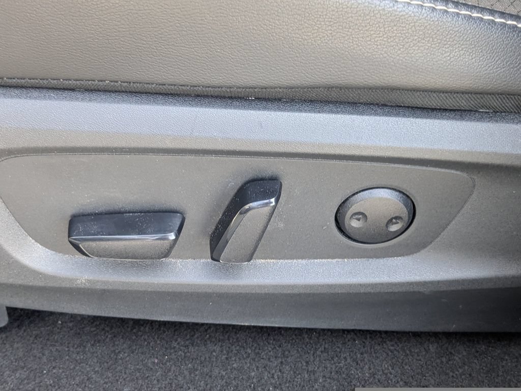 Used 2025 Nissan Pathfinder SL FWD image 18