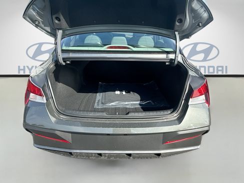 New 2026 Hyundai Elantra SE FWD image 18