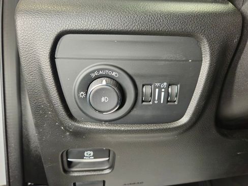 Used 2024 Jeep Grand Cherokee Limited w/ Luxury Tech Group II AWD/4WD image 3