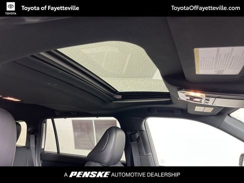 Used 2021 Toyota Highlander XSE image 6