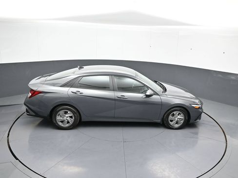 Certified 2025 Hyundai Elantra SE FWD image 36