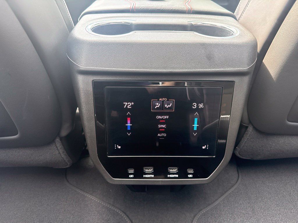 Used 2025 GMC Yukon XL AT4 Ultimate AWD/4WD image 16