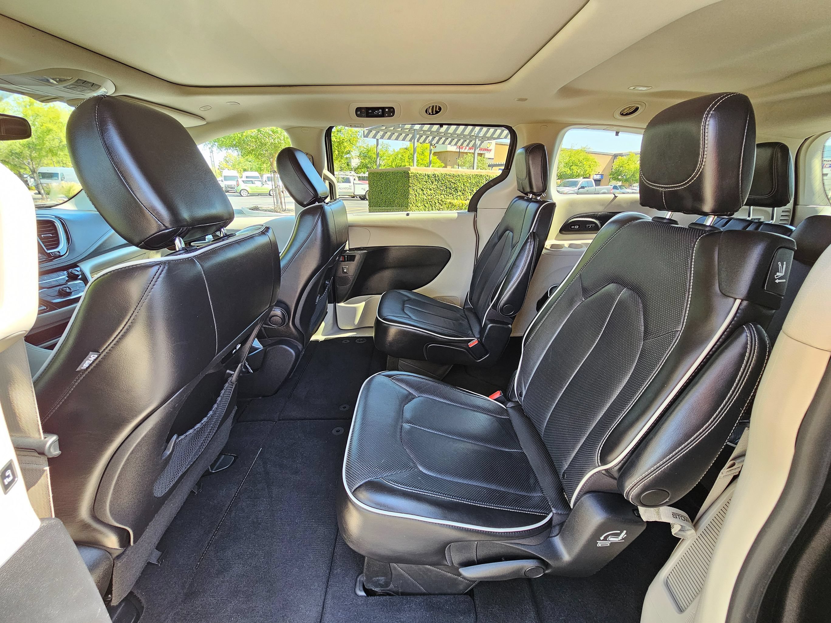 Used 2022 Chrysler Pacifica Limited FWD image 17
