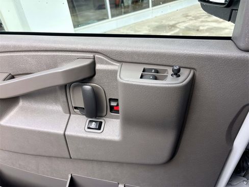 Used 2023 GMC Savana 2500 w/ Driver Convenience Package image 15