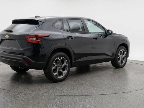 Used 2025 Chevrolet Trax LT FWD image 9