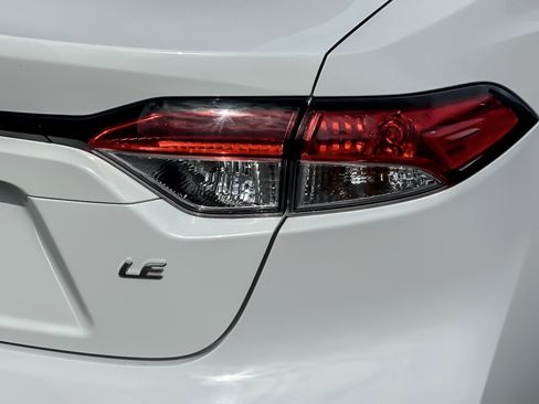 Certified 2020 Toyota Corolla LE FWD image 24