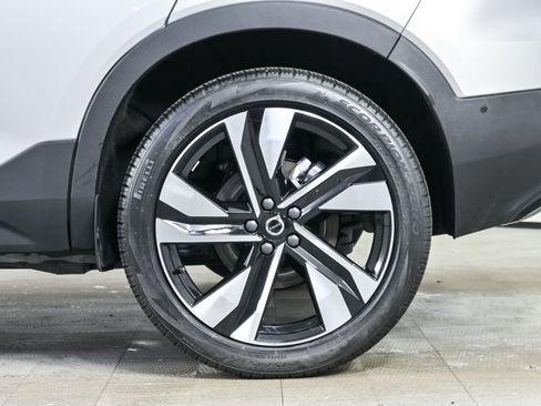 Used 2025 Volvo XC40 B5 Plus image 39