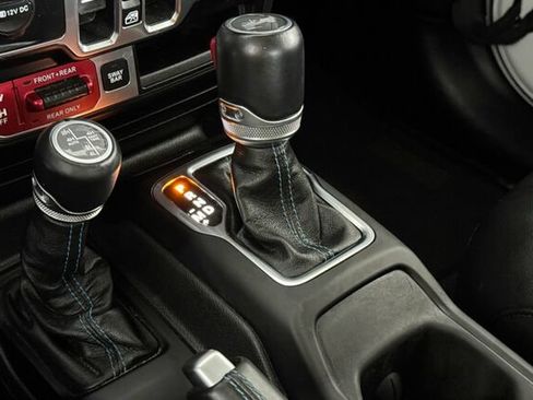 Used 2023 Jeep Wrangler Unlimited Rubicon 4xe AWD/4WD image 19