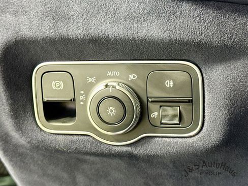 Used 2020 Aston Martin V8 Vantage AMR RWD image 10