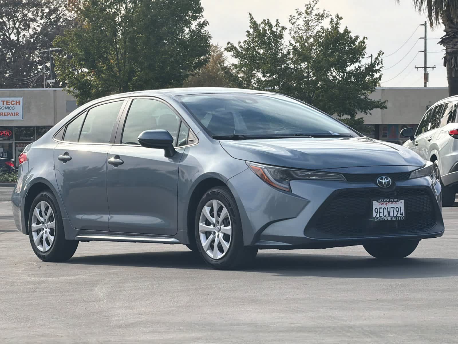 Used 2021 Toyota Corolla LE FWD image 5