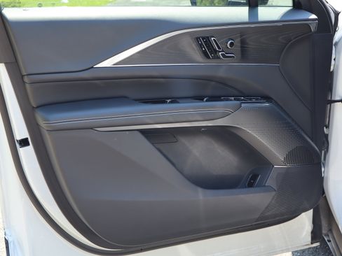 Used 2024 Cadillac Lyriq Luxury RWD image 20