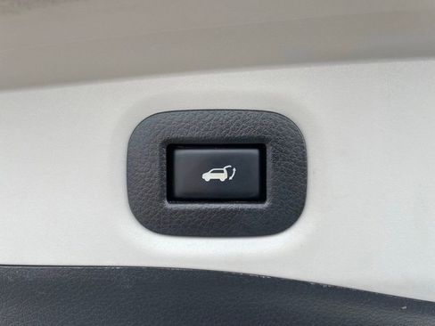 Used 2018 Nissan Rogue SV AWD/4WD image 33
