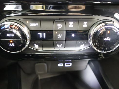 New 2026 Chevrolet Trax RS w/ Sunroof Package FWD image 27