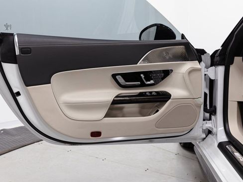 Used 2022 Mercedes-Benz SL 55 AMG 4MATIC w/ Driver Assistance Package image 6