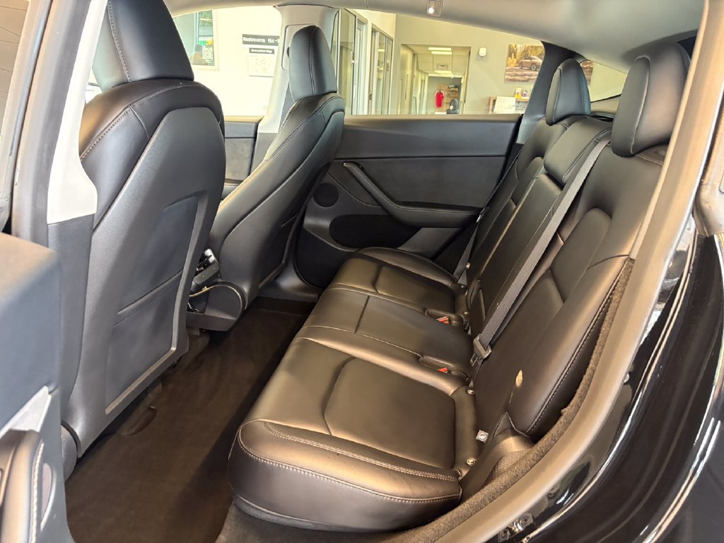 Used 2025 Tesla Model Y Long Range RWD image 23