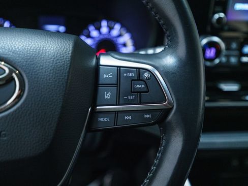 Used 2020 Toyota Highlander LE FWD image 19