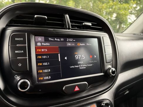 Used 2025 Kia Soul LX w/ LX Technology Package FWD image 20