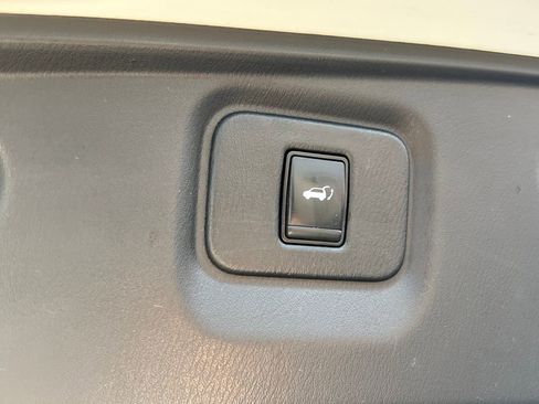 Used 2020 Nissan Pathfinder Platinum image 18