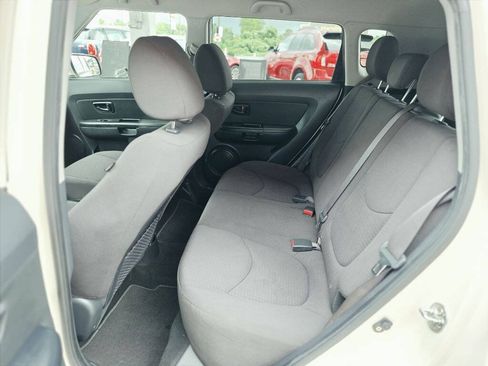 Used 2013 Kia Soul FWD image 14