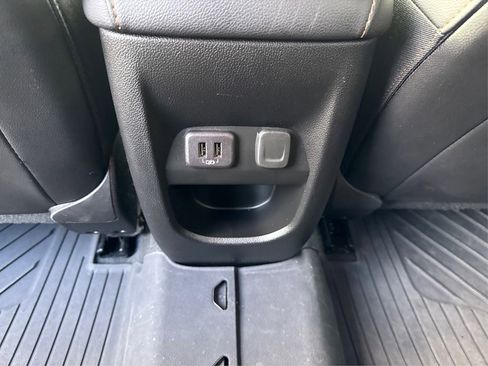 Used 2022 GMC Canyon AT4 image 32